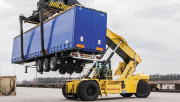 Zmniejszona częstotliwość wymiany oleju w ciężkich wózkach widłowych Hyster®