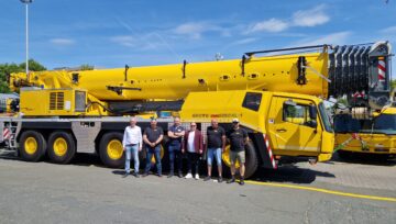 Nowy model we flocie firmy Dźwigaj - żuraw GMK5250XL-1 oficjalnie przekazany w Wilhelmshaven