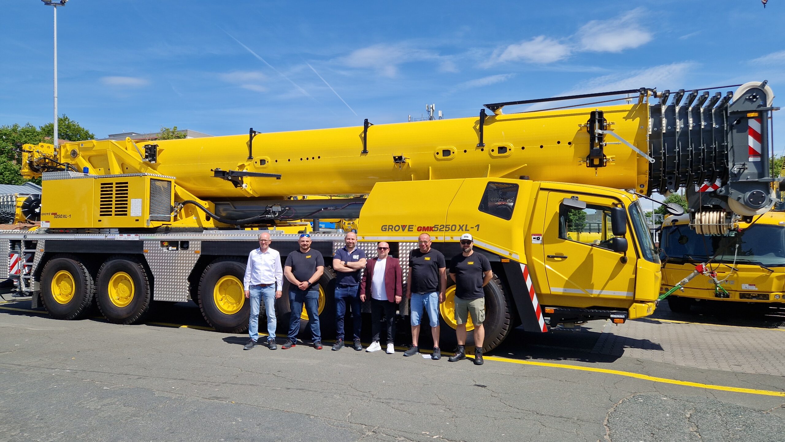 Przekazanie żurawia Grove GMK5250XL do firmy Dźwigaj