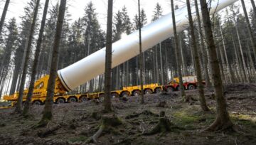 Łopaty wirnika o długości 86 metrów przez serpentynowe drogi, wąskie wiejskie uliczki i zmienne ukształtowanie terenu: