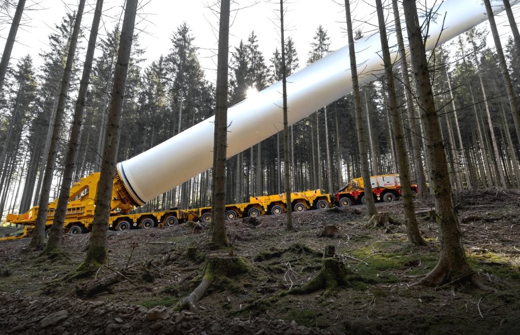 Do trudnych nachyleń należały: na terenie farmy wiatrowej trzeba pokonywać wzniesienia o nachyleniu sięgającym nawet 16 procent – co stanowi szczególne wyzwanie zarówno dla sprzętu, jak i dla operatorów.