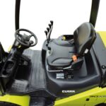 wnętrze kabiny Clark S25-35XE